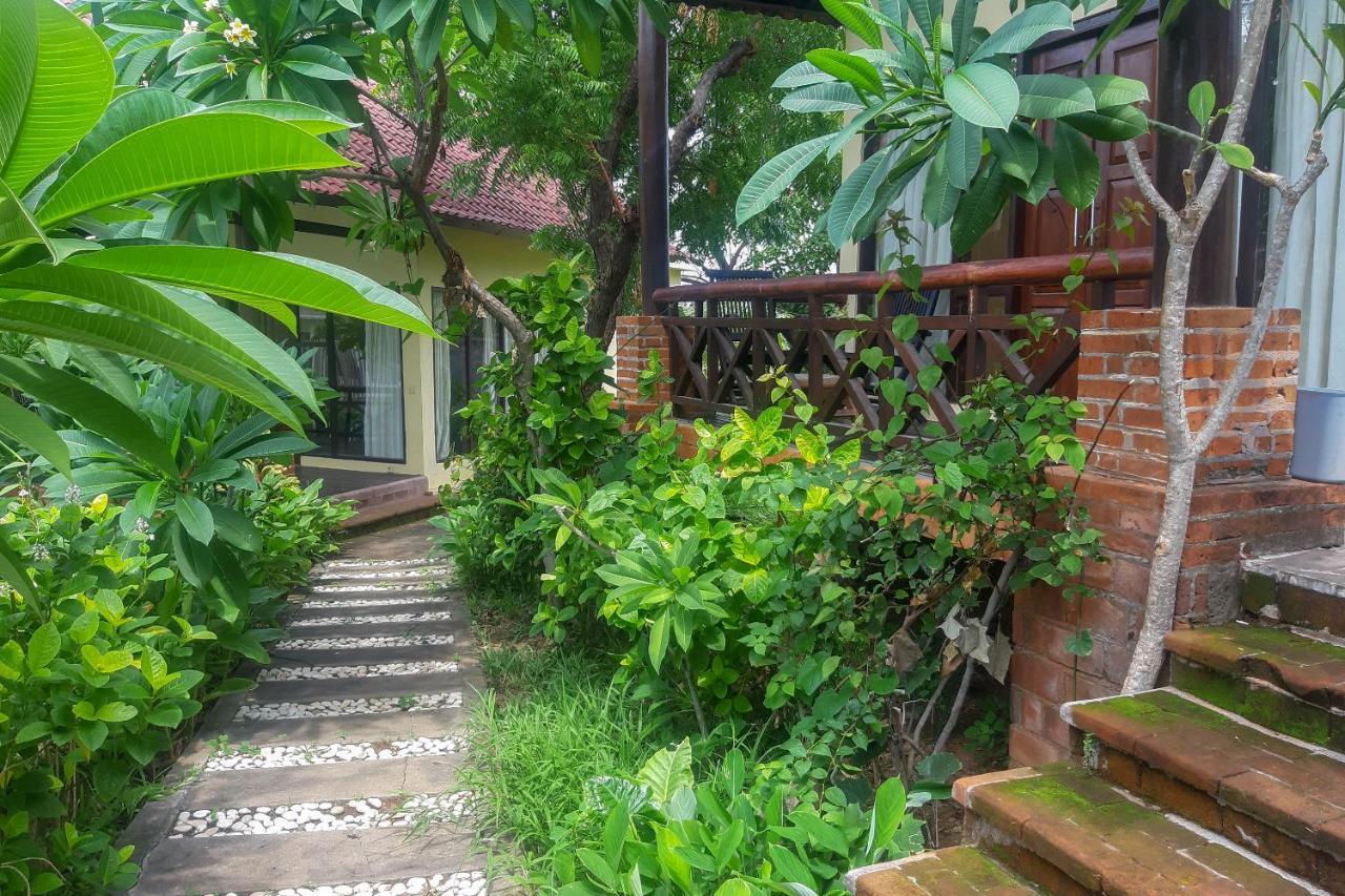 Oyo 3070 Villa Lovina Eco Lodge Bagian luar foto